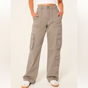 Hollister Ultra High Rise Baggy 3 Pocket Tan Cargo Pants Woman’s Size 4L